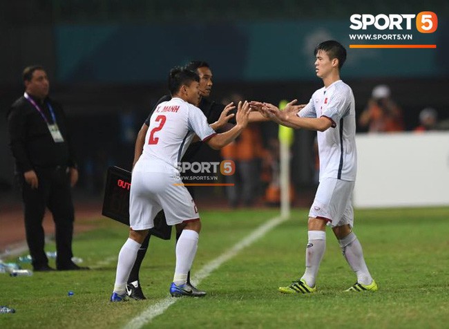 Duy Mạnh bị chuột rút toàn thân, bạn gái Quỳnh Anh không xót xa mà còn hỏm hỉnh trêu đùa - Ảnh 1.