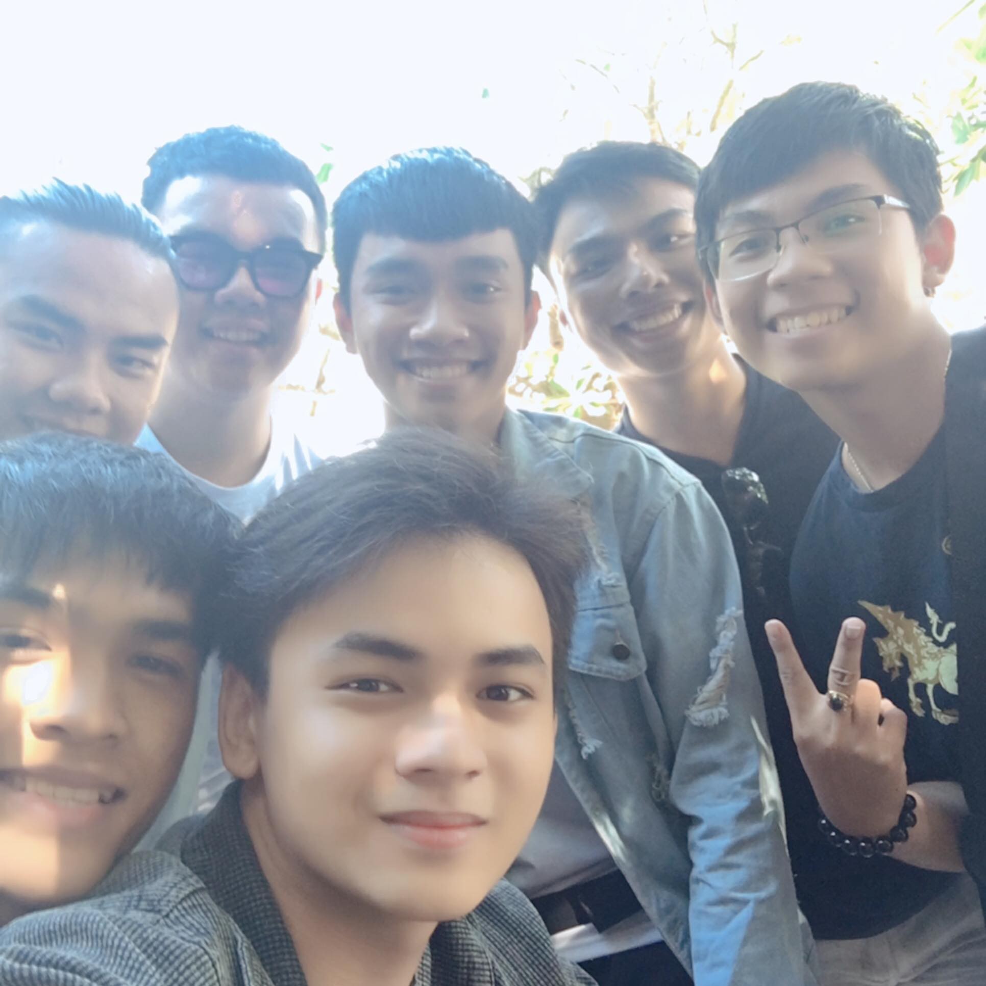 Dân tình xếp hàng hóng info nam sinh ĐH Nguyễn Tất Thành chỉ nhờ 1 bức ảnh này! - Ảnh 4. Dân tình xếp hàng hóng info nam sinh ĐH Nguyễn Tất Thành chỉ nhờ 1 bức ảnh này! - Ảnh 4.