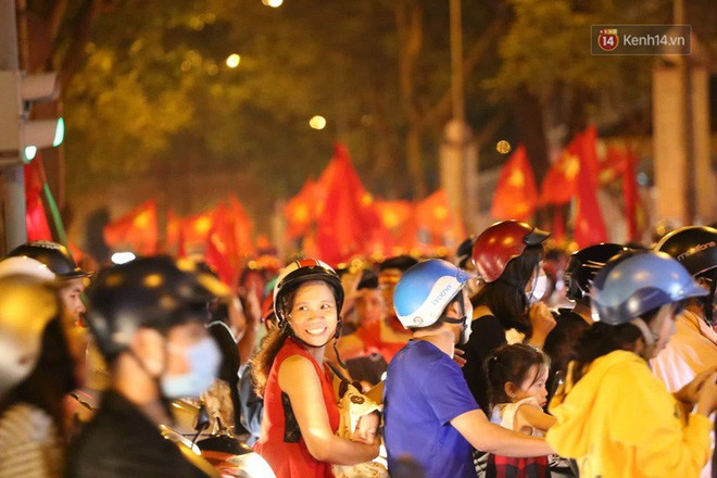 Trường nhà người ta: Cho sinh viên nghỉ học để cổ vũ đội tuyển Việt Nam đấu với Hàn Quốc tại bán kết ASIAD 2018 - Ảnh 4.