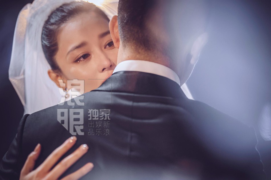 Chùm ảnh đẹp xúc động trong đám cưới tình địch Phạm Băng Băng và sĩ quan đặc công điển trai như nam thần - Ảnh 14.