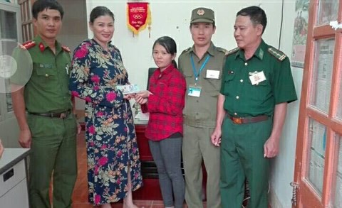 Nhặt được 26 triệu đồng, người phụ nữ nu&ocirc;i chồng ung thư t&igrave;m người trả lại - Ảnh 1.