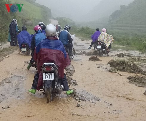 Mưa lũ ở Điện Biên khiến hàng chục ngôi nhà bị sạt lở, cuốn trôi - Ảnh 4.