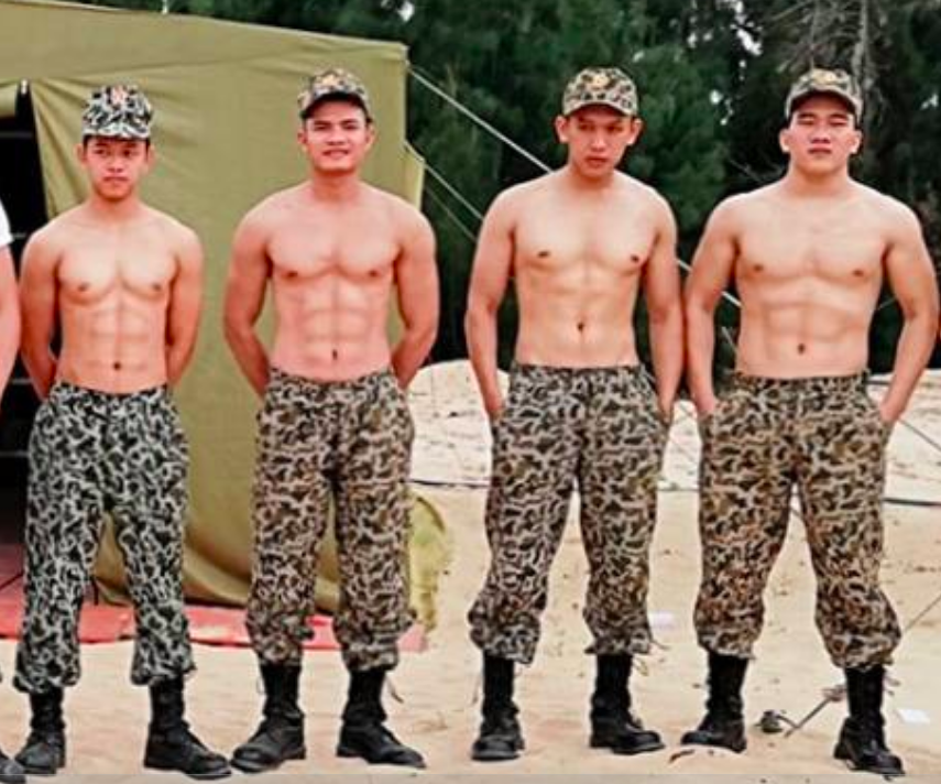 Vừa lên sàn, dàn trai đẹp sáu múi của Hậu Duệ Mặt Trời bản Việt đã bị soi là... múi vẽ! - Ảnh 4. Vừa lên sàn, dàn trai đẹp sáu múi của Hậu Duệ Mặt Trời bản Việt đã bị soi là... múi vẽ! - Ảnh 4.