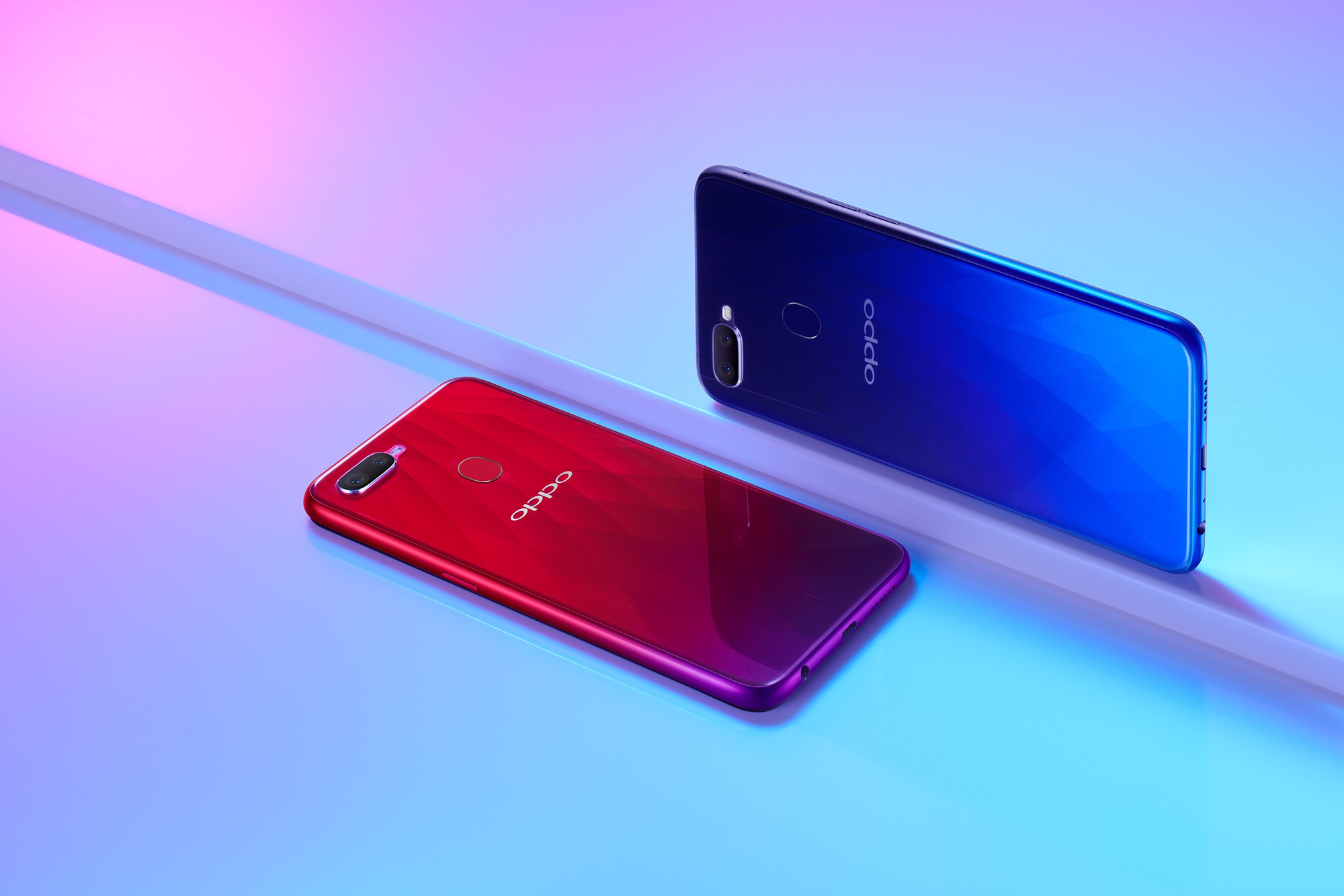 Top smartphone tầm trung giá đẹp cho sinh viên mùa tựu trường - Ảnh 1. Top smartphone tầm trung giá đẹp cho sinh viên mùa tựu trường - Ảnh 1.