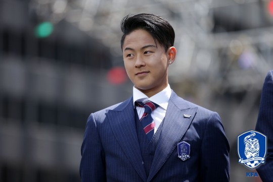 Cầu thủ lập cú đúp cho Olympic Hàn Quốc: Điển trai như Idol và được gọi là truyền nhân của Messi - Ảnh 7.