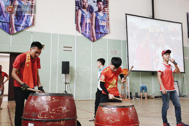 Sinh viên ĐH Bách Khoa, ĐH Kinh tế Quốc dân lo âu khi Olympic Việt Nam bị Hàn Quốc dẫn trước 2 bàn - Ảnh 10.