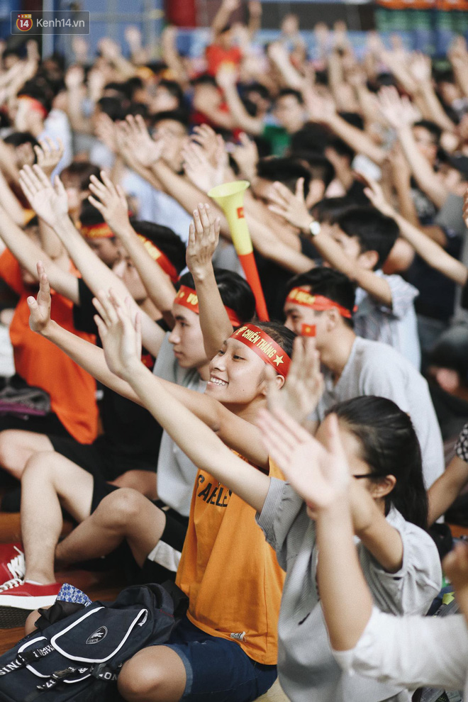 Sinh viên ĐH Bách Khoa, ĐH Kinh tế Quốc dân lo âu khi Olympic Việt Nam bị Hàn Quốc dẫn trước 2 bàn - Ảnh 9.