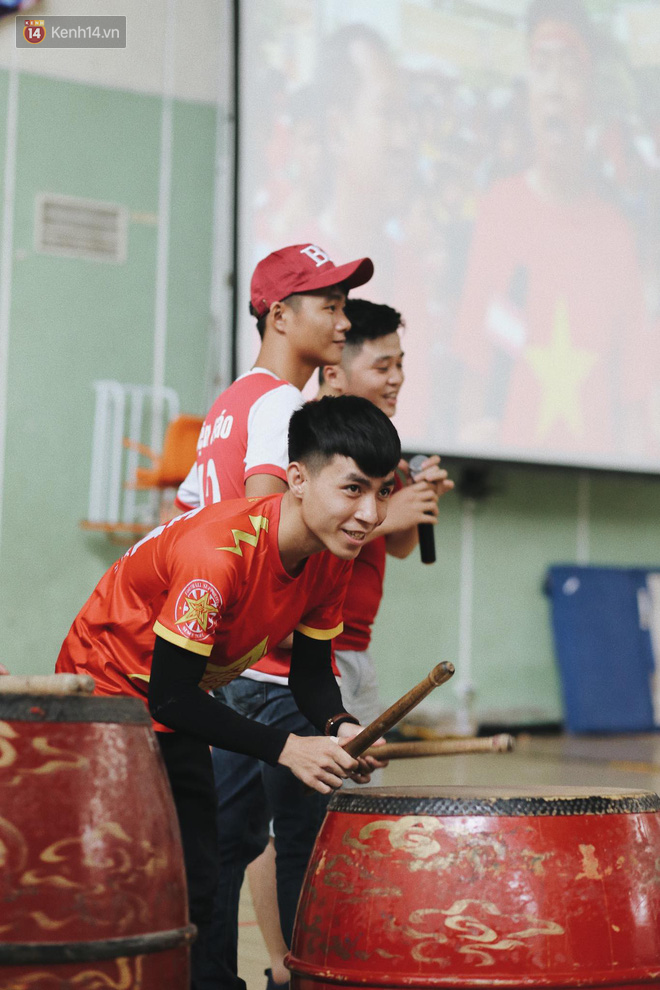 Sinh viên ĐH Bách Khoa, ĐH Kinh tế Quốc dân lo âu khi Olympic Việt Nam bị Hàn Quốc dẫn trước 2 bàn - Ảnh 8.