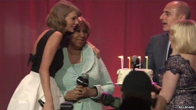 Từng bị tượng đài Aretha Franklin ẩn ý chê bai, cử chỉ này của Taylor Swift khiến ai cũng thấy mát lòng mát dạ - Ảnh 3.