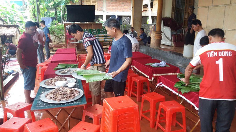 Gia đình thủ môn Bùi Tiến Dũng mổ trâu, dựng rạp cổ vũ U23 Việt Nam - Ảnh 3.