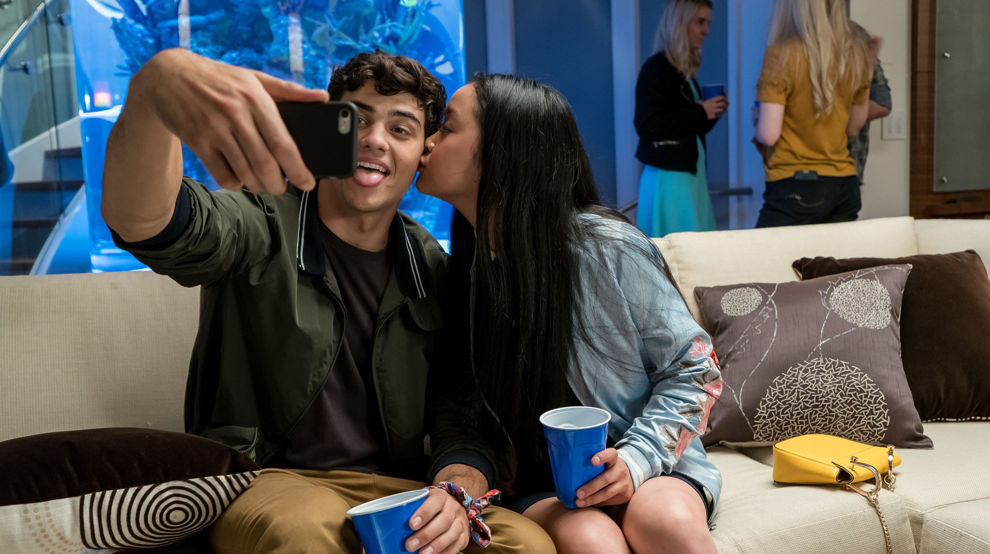 4 lý do khiến To All The Boys Ive Loved Before là phim tình cảm tuổi teen hot nhất Netflix những ngày qua - Ảnh 7. 4 lý do khiến To All The Boys Ive Loved Before là phim tình cảm tuổi teen hot nhất Netflix những ngày qua - Ảnh 7.