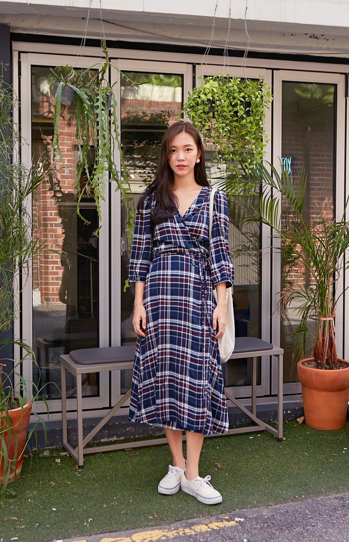 Thu đến, các nàng đừng bỏ lỡ 4 kiểu váy diện lên tuyệt xinh và đậm chất nữ tính này - Ảnh 1. Thu đến, các nàng đừng bỏ lỡ 4 kiểu váy diện lên tuyệt xinh và đậm chất nữ tính này - Ảnh 1.