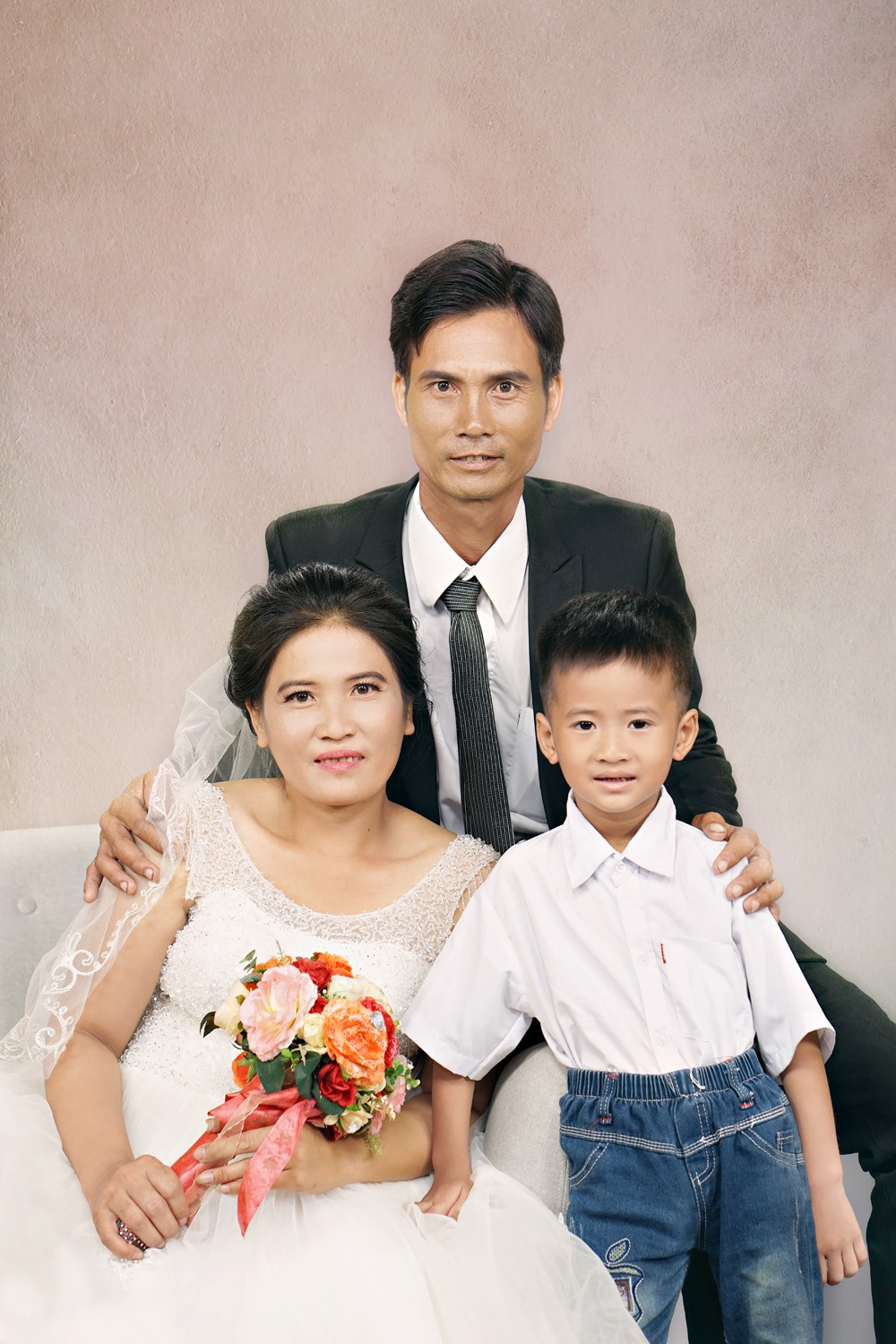 Thí sinh HHVN 2018 chung tay thực hiện bộ ảnh cưới đầy xúc động cho 15 cặp đôi khuyết tật - Ảnh 6.