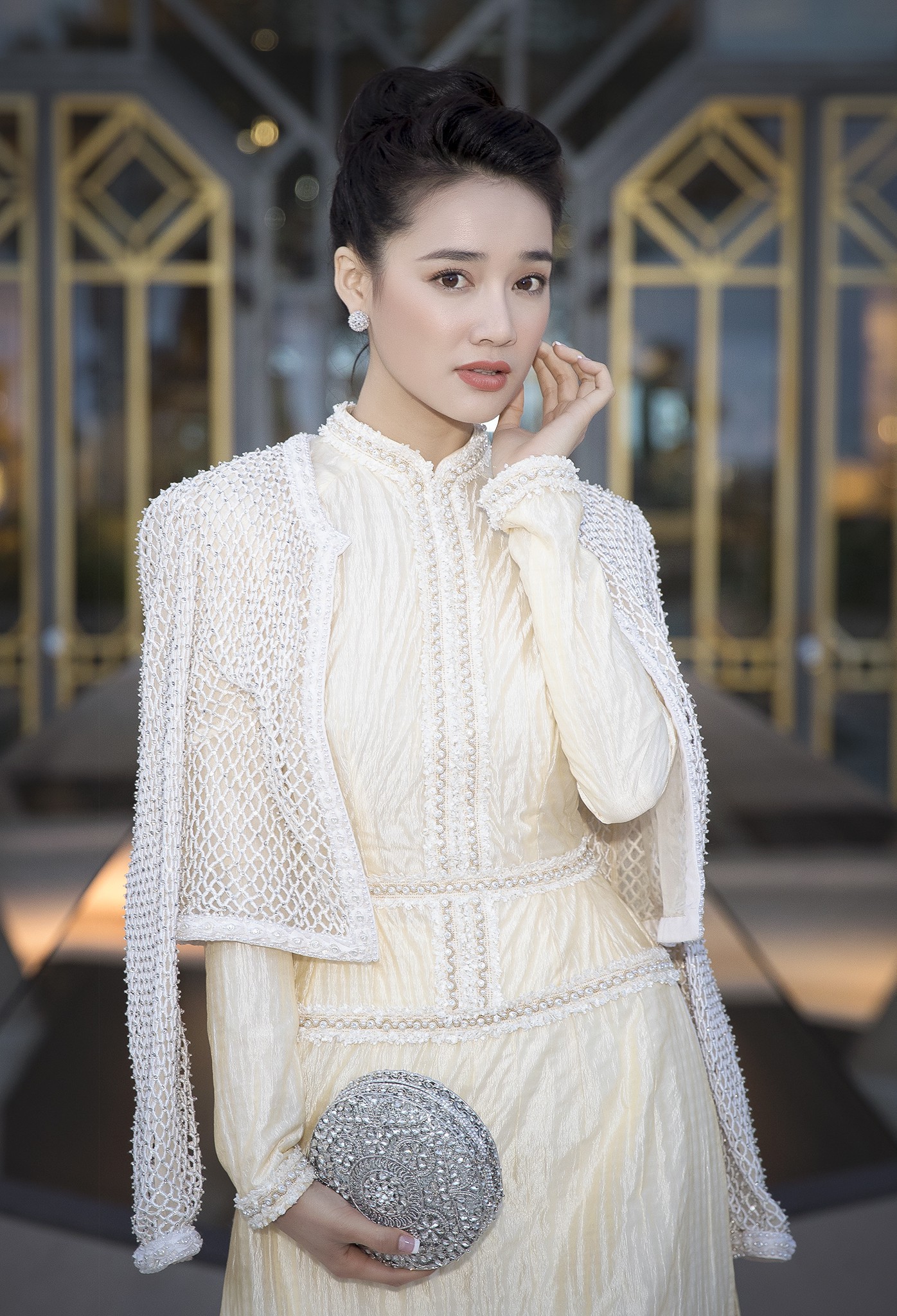 Giàu có không thua ai nhưng Nhã Phương vẫn tiết kiệm diện đi diện lại chiếc clutch giá chưa đến 5 triệu đồng này - Ảnh 4. Giàu có không thua ai nhưng Nhã Phương vẫn tiết kiệm diện đi diện lại chiếc clutch giá chưa đến 5 triệu đồng này - Ảnh 4.