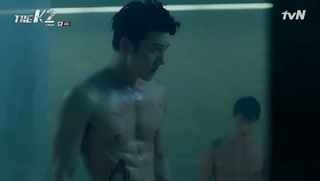 6 cảnh khoe da thịt gây sốc nhất trong phim truyền hình Hàn: Lee Kwang Soo... nude 100%? - Ảnh 7.