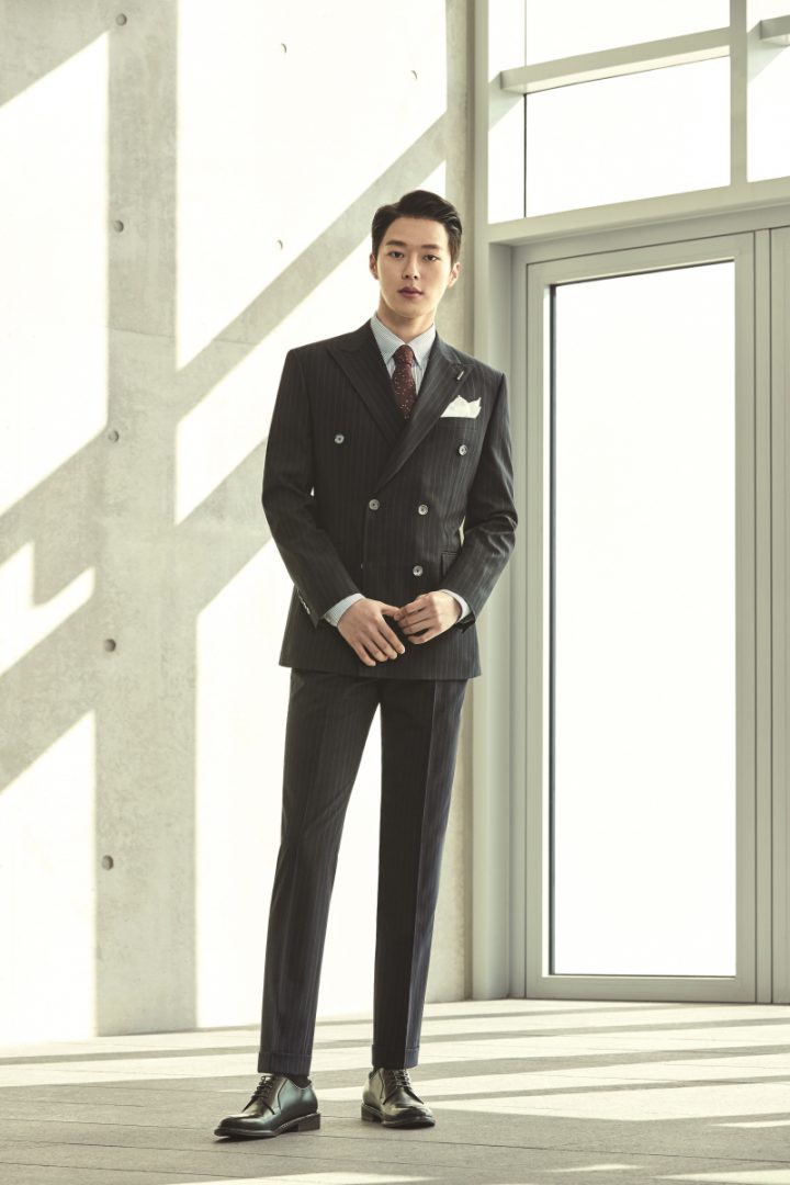 Tờ báo danh tiếng Hàn Quốc gọi tên 4 nam thần sẽ thay thế Song Joong Ki và Lee Min Ho - Ảnh 9. Tờ báo danh tiếng Hàn Quốc gọi tên 4 nam thần sẽ thay thế Song Joong Ki và Lee Min Ho - Ảnh 9.