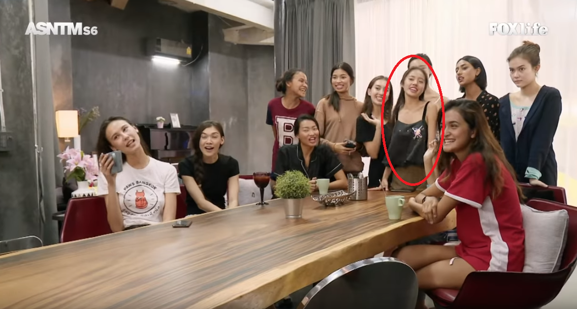 Minh Tú và Rima Thanh Vy bất ngờ mặc chung 1 cái áo tại Next Top châu Á - Ảnh 3. Minh Tú và Rima Thanh Vy bất ngờ mặc chung 1 cái áo tại Next Top châu Á - Ảnh 3.