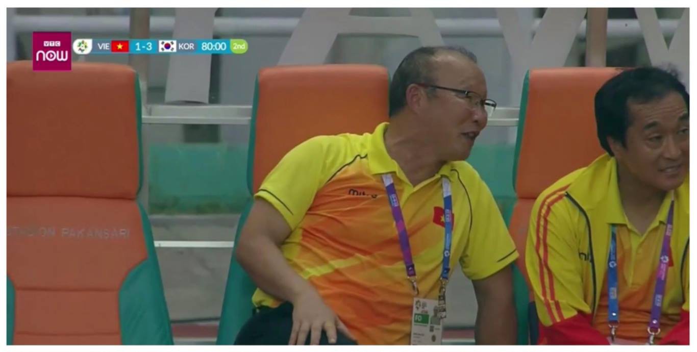 Vì sao HLV Park Hang Seo tươi cười khi Olympic Việt Nam bại trận trước Hàn Quốc? - Ảnh 1. Vì sao HLV Park Hang Seo tươi cười khi Olympic Việt Nam bại trận trước Hàn Quốc? - Ảnh 1.