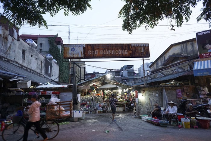 5 khu chợ ăn vặt nức lòng giới trẻ Hà Nội, chỉ cần nghe tên cũng liệt kê ra được đủ món đặc trưng - Ảnh 10.