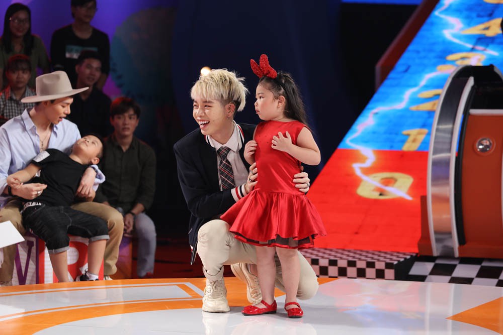 Trấn Thành xúi Đức Phúc - Erik nghỉ chơi Hòa Minzy - Ảnh 5. Trấn Thành xúi Đức Phúc - Erik nghỉ chơi Hòa Minzy - Ảnh 5.