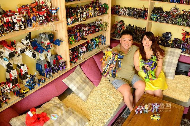 Th&uacute; chơi robot ở Trung Quốc: Người l&agrave;m robot khổng lồ bị c&ocirc;ng an đuổi, người lại bỏ 700 triệu mua Transformer b&agrave;y khắp nh&agrave; - Ảnh 4.