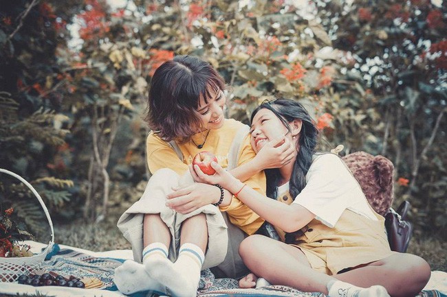 Đằng sau bộ ảnh chị em gái cách nhau 14 tuổi: Cùng mẹ nhưng khác cha, không ít lần bị hiểu lầm là mẹ con - Ảnh 1. Đằng sau bộ ảnh chị em gái cách nhau 14 tuổi: Cùng mẹ nhưng khác cha, không ít lần bị hiểu lầm là mẹ con - Ảnh 1.