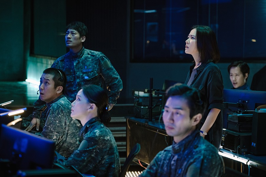 5 phim Hàn hot nhất phòng vé tháng 9: Chị đẹp Son Ye Jin đối đầu Jo In Sung, Hyun Bin - Ảnh 14. 5 phim Hàn hot nhất phòng vé tháng 9: Chị đẹp Son Ye Jin đối đầu Jo In Sung, Hyun Bin - Ảnh 14.