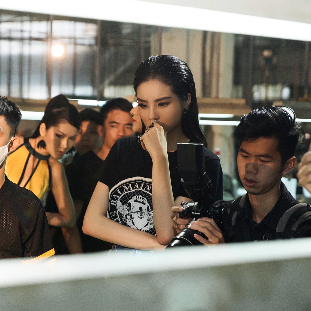 Trưng bộ mặt khó chịu không phải vì Kỳ Duyên đang khó chịu, mà bởi khi tập trung Duyên hay cau mày mà thôi! - Ảnh 4.