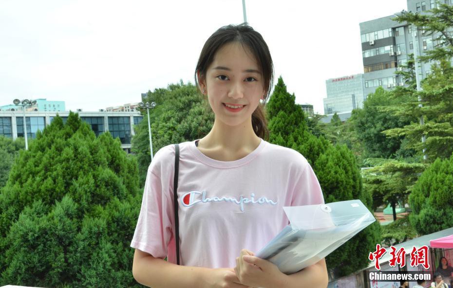 Không hổ danh là cái nôi của điện ảnh Trung Quốc, nhan sắc tân sinh viên Học viện Điện ảnh Bắc Kinh ai cũng vào hàng cực phẩm - Ảnh 5.