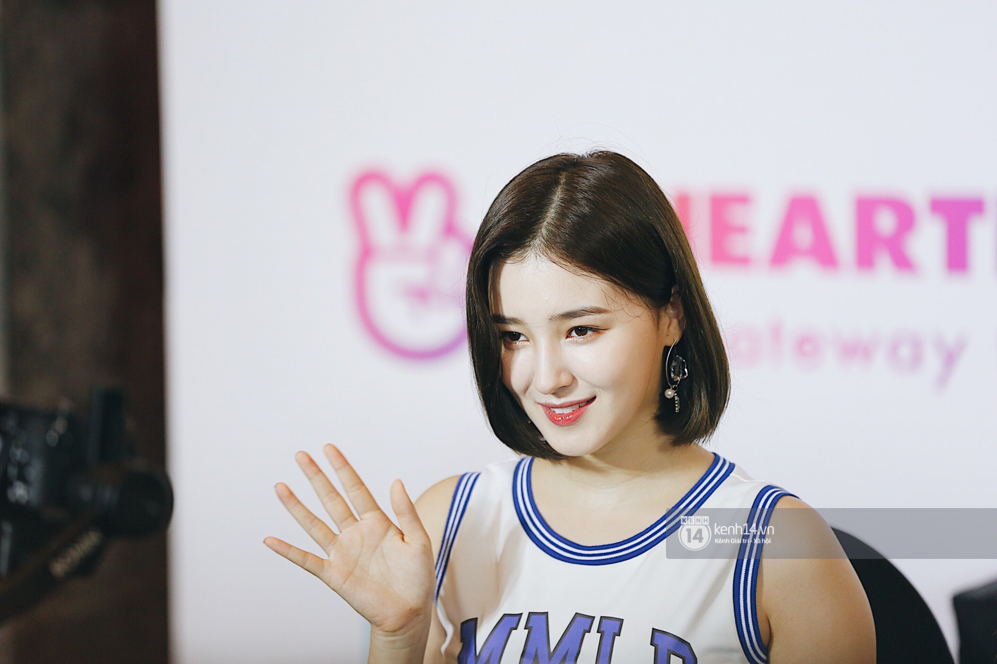 Mỹ nhân MOMOLAND đẹp vượt mặt nữ thần lai Nancy, Monsta X phanh ngực siêu hot tại fansign Việt Nam đầu tiên - Ảnh 4.