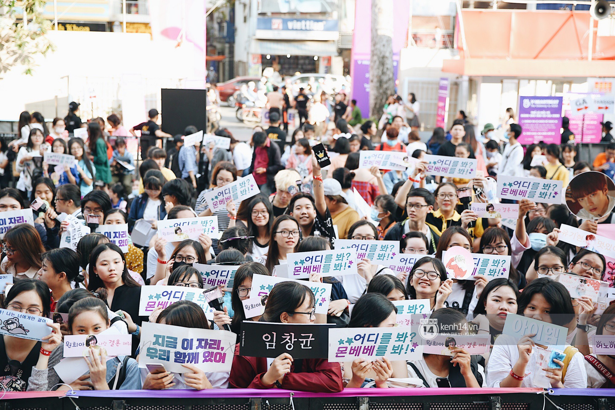 Mỹ nhân MOMOLAND đẹp vượt mặt nữ thần lai Nancy, Monsta X phanh ngực siêu hot tại fansign Việt Nam đầu tiên - Ảnh 34.