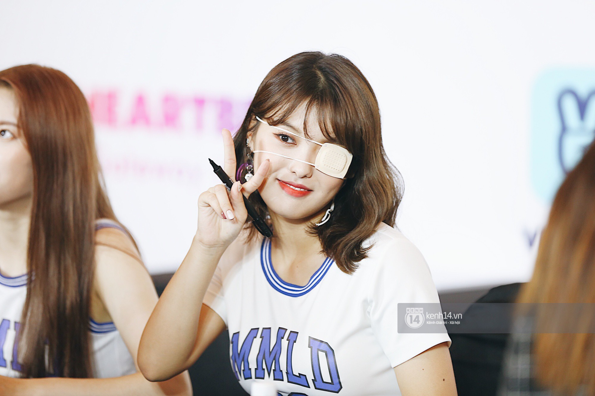 Mỹ nhân MOMOLAND đẹp vượt mặt nữ thần lai Nancy, Monsta X phanh ngực siêu hot tại fansign Việt Nam đầu tiên - Ảnh 19.