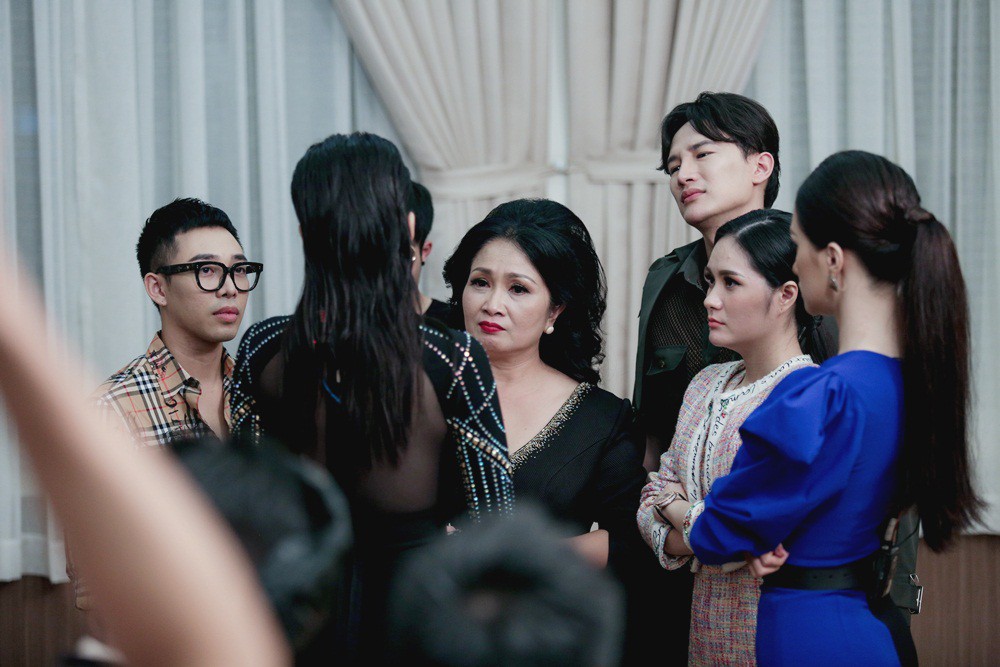 Không phải 2 cô Hoa hậu, đây mới là nhân vật drama, thích vặn vẹo và gây tranh cãi nhất Siêu mẫu Việt Nam! - Ảnh 8. Không phải 2 cô Hoa hậu, đây mới là nhân vật drama, thích vặn vẹo và gây tranh cãi nhất Siêu mẫu Việt Nam! - Ảnh 8.