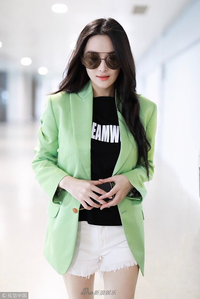 Lần đầu xuất hiện sau đám cưới, Trương Hinh Dư bị nghi mang bầu vì vóc dáng lên cân trông thấy - Ảnh 7. Lần đầu xuất hiện sau đám cưới, Trương Hinh Dư bị nghi mang bầu vì vóc dáng lên cân trông thấy - Ảnh 7.
