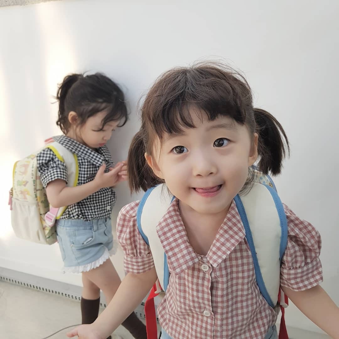 Cặp song sinh Hàn Quốc xinh như thiên thần: Ra đời cách nhau chỉ 2 phút mà chẳng giống nhau tẹo nào! - Ảnh 6. Cặp song sinh Hàn Quốc xinh như thiên thần: Ra đời cách nhau chỉ 2 phút mà chẳng giống nhau tẹo nào! - Ảnh 6.