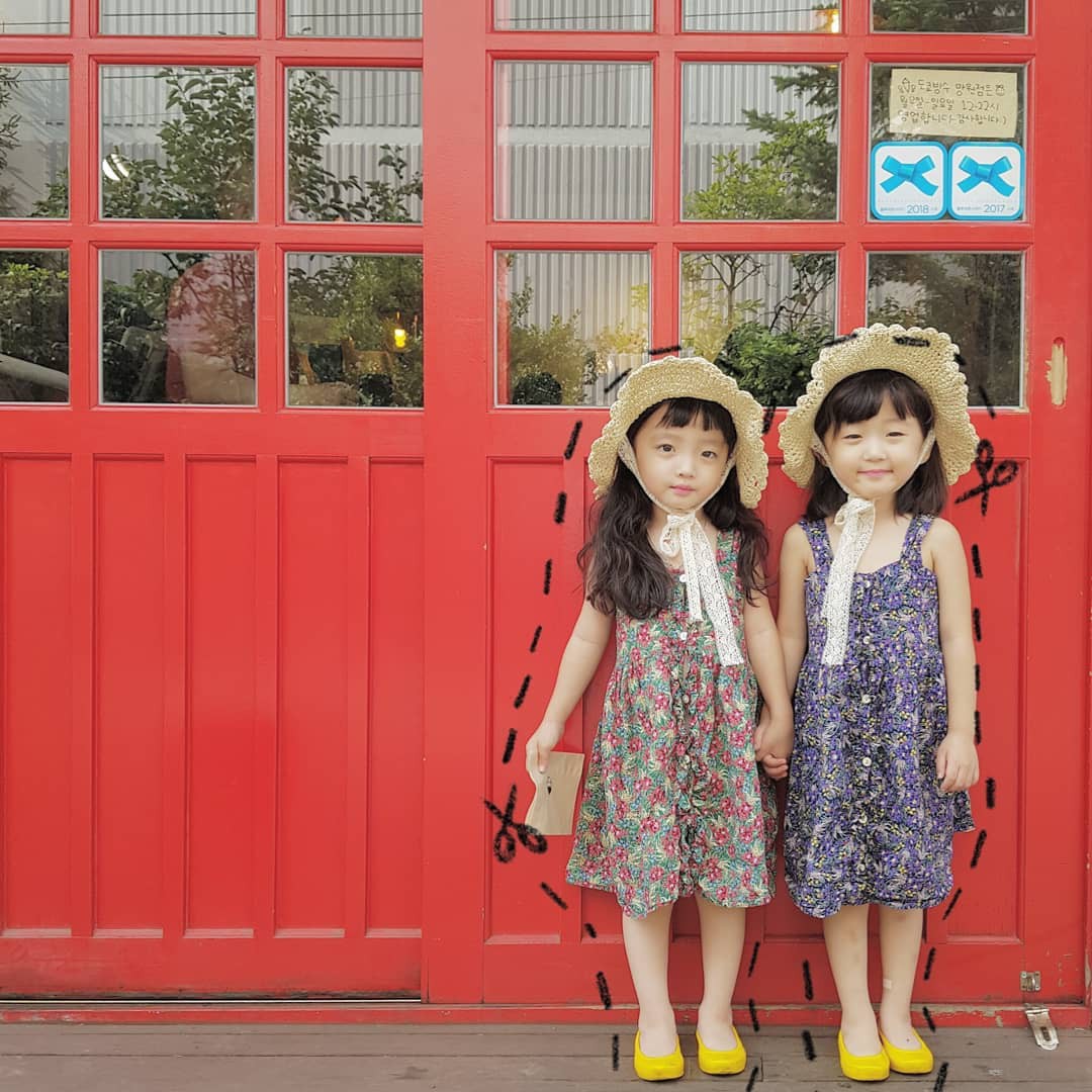 Cặp song sinh Hàn Quốc xinh như thiên thần: Ra đời cách nhau chỉ 2 phút mà chẳng giống nhau tẹo nào! - Ảnh 8. Cặp song sinh Hàn Quốc xinh như thiên thần: Ra đời cách nhau chỉ 2 phút mà chẳng giống nhau tẹo nào! - Ảnh 8.