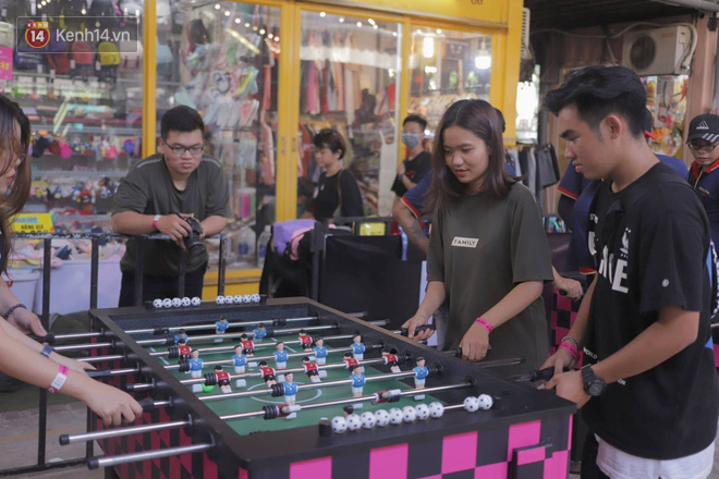 Giới trẻ Sài Gòn xếp hàng tham gia “quẩy” tại sự kiện offline Thần Kinh Giày - Ảnh 8.