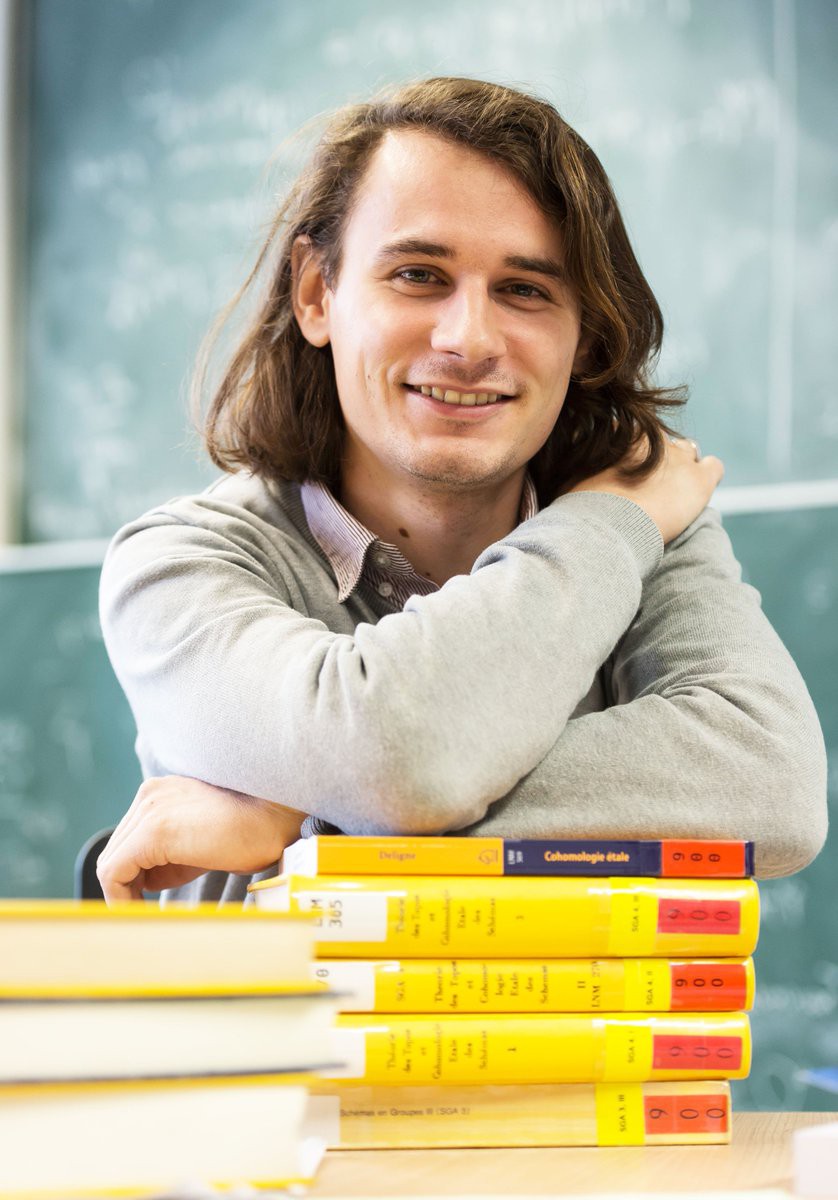Chân dung giáo sư điển trai, trẻ tuổi nhất nước Đức giành giải Nobel Toán học 2018 - Ảnh 2.