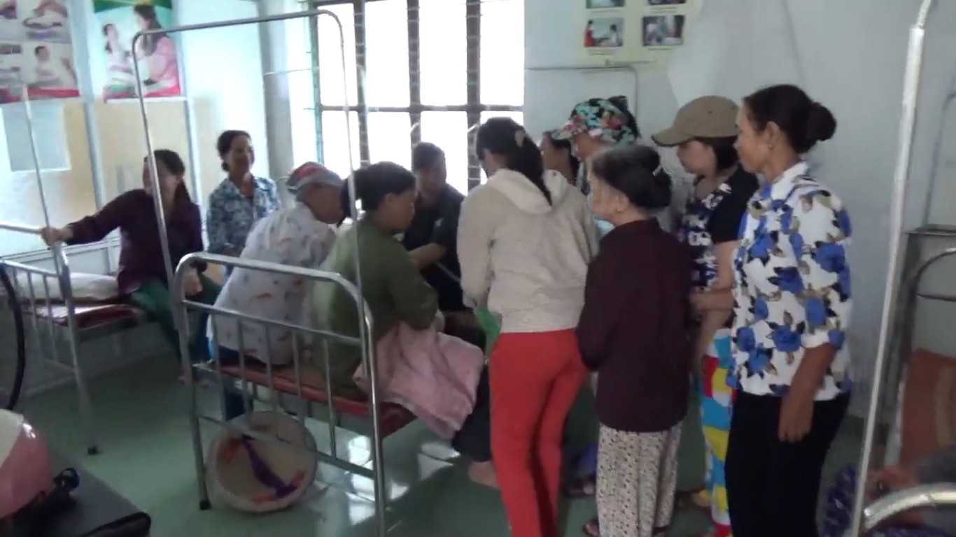 Hải Phòng: Bé trai sơ sinh còn nguyên dây rốn bị bỏ rơi ở đường - Ảnh 2. Hải Phòng: Bé trai sơ sinh còn nguyên dây rốn bị bỏ rơi ở đường - Ảnh 2.