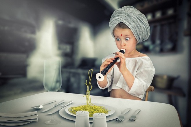Ông bố “bựa nhất năm”, chụp hình những đứa con và đưa chúng vào thế giới viễn tưởng bằng Photoshop - Ảnh 8. Ông bố “bựa nhất năm”, chụp hình những đứa con và đưa chúng vào thế giới viễn tưởng bằng Photoshop - Ảnh 8.