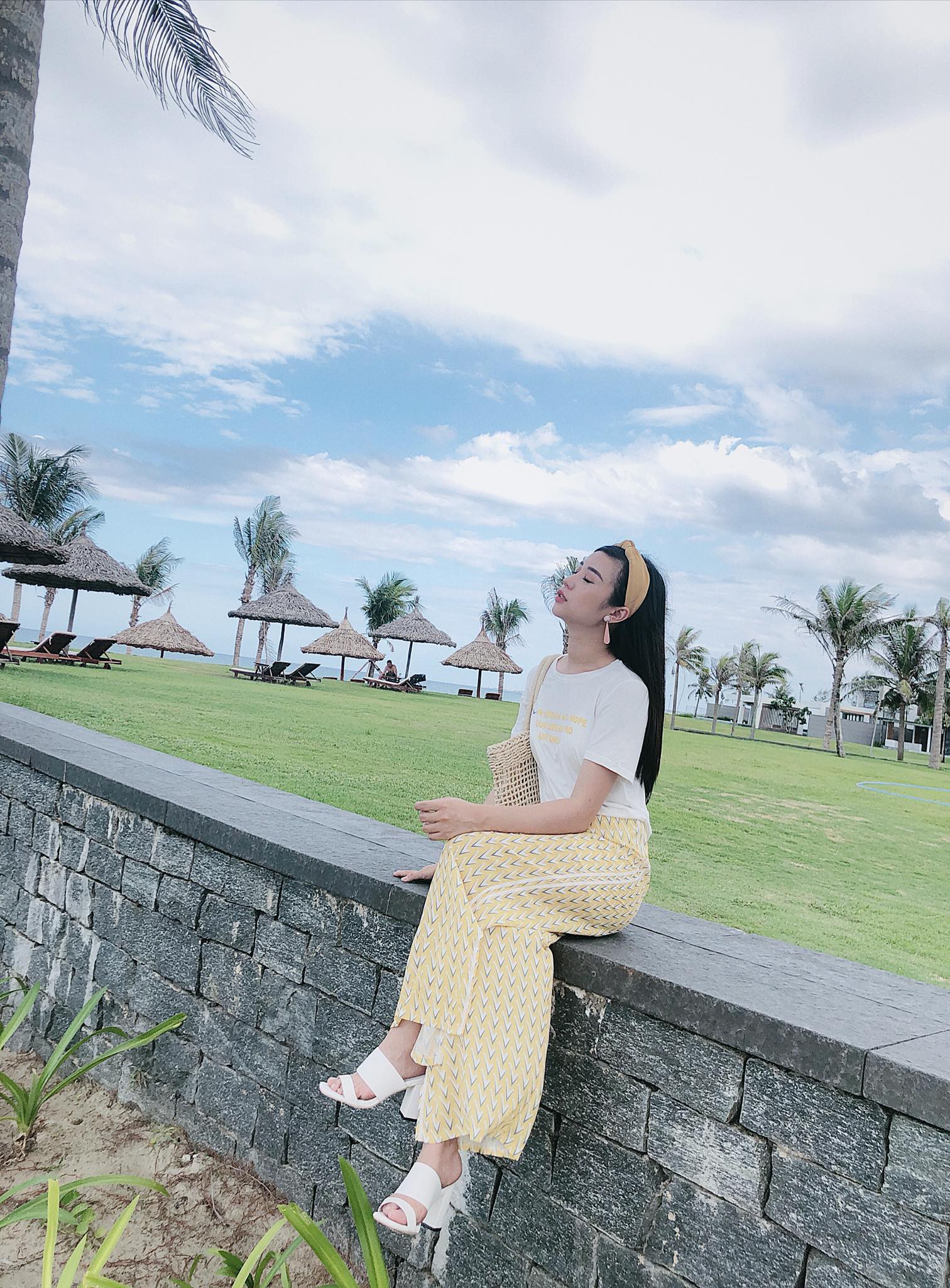 Hội bạn thân hot girl bỉm sữa lại gây bão mạng với khí chất sang chảnh, ảnh đẹp như bìa tạp chí - Ảnh 4. Hội bạn thân hot girl bỉm sữa lại gây bão mạng với khí chất sang chảnh, ảnh đẹp như bìa tạp chí - Ảnh 4.