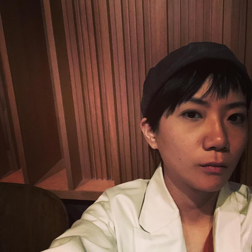 Showbiz Hồng Kông bàng hoàng khi phát hiện thi thể nữ ca sĩ đồng tính tử vong vì rơi từ tầng 20 - Ảnh 5. Showbiz Hồng Kông bàng hoàng khi phát hiện thi thể nữ ca sĩ đồng tính tử vong vì rơi từ tầng 20 - Ảnh 5.