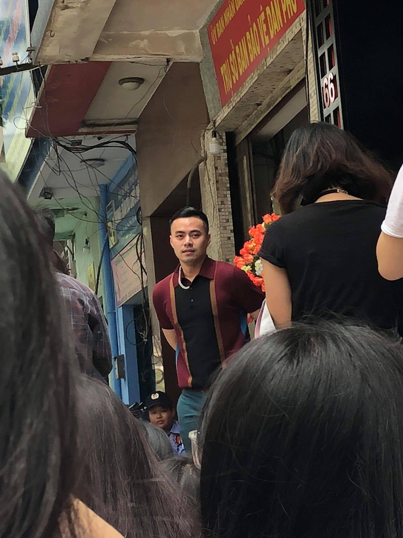 Khoe clip quay fan Việt hò reo, Seungri (Big Bang) đã đến Sài Gòn vào sáng nay cùng bạn thân Denis Do? - Ảnh 2. Khoe clip quay fan Việt hò reo, Seungri (Big Bang) đã đến Sài Gòn vào sáng nay cùng bạn thân Denis Do? - Ảnh 2.