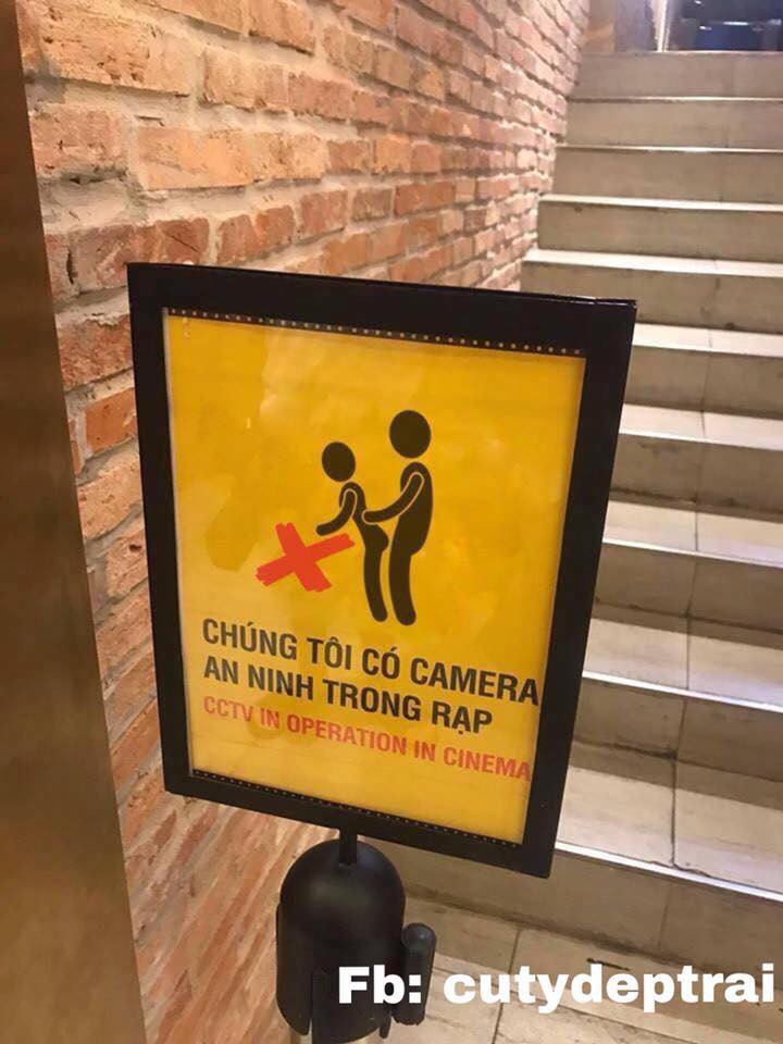 Thực hư tấm biển th&ocirc;ng b&aacute;o Ch&uacute;ng t&ocirc;i c&oacute; camera an ninh trong rạp được cho l&agrave; của CGV đang lan tr&agrave;n tr&ecirc;n MXH - Ảnh 1.