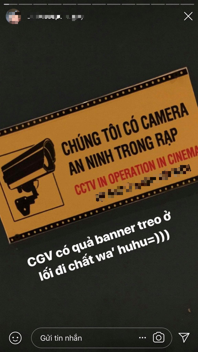 Thực hư tấm biển th&ocirc;ng b&aacute;o Ch&uacute;ng t&ocirc;i c&oacute; camera an ninh trong rạp được cho l&agrave; của CGV đang lan tr&agrave;n tr&ecirc;n MXH - Ảnh 2.