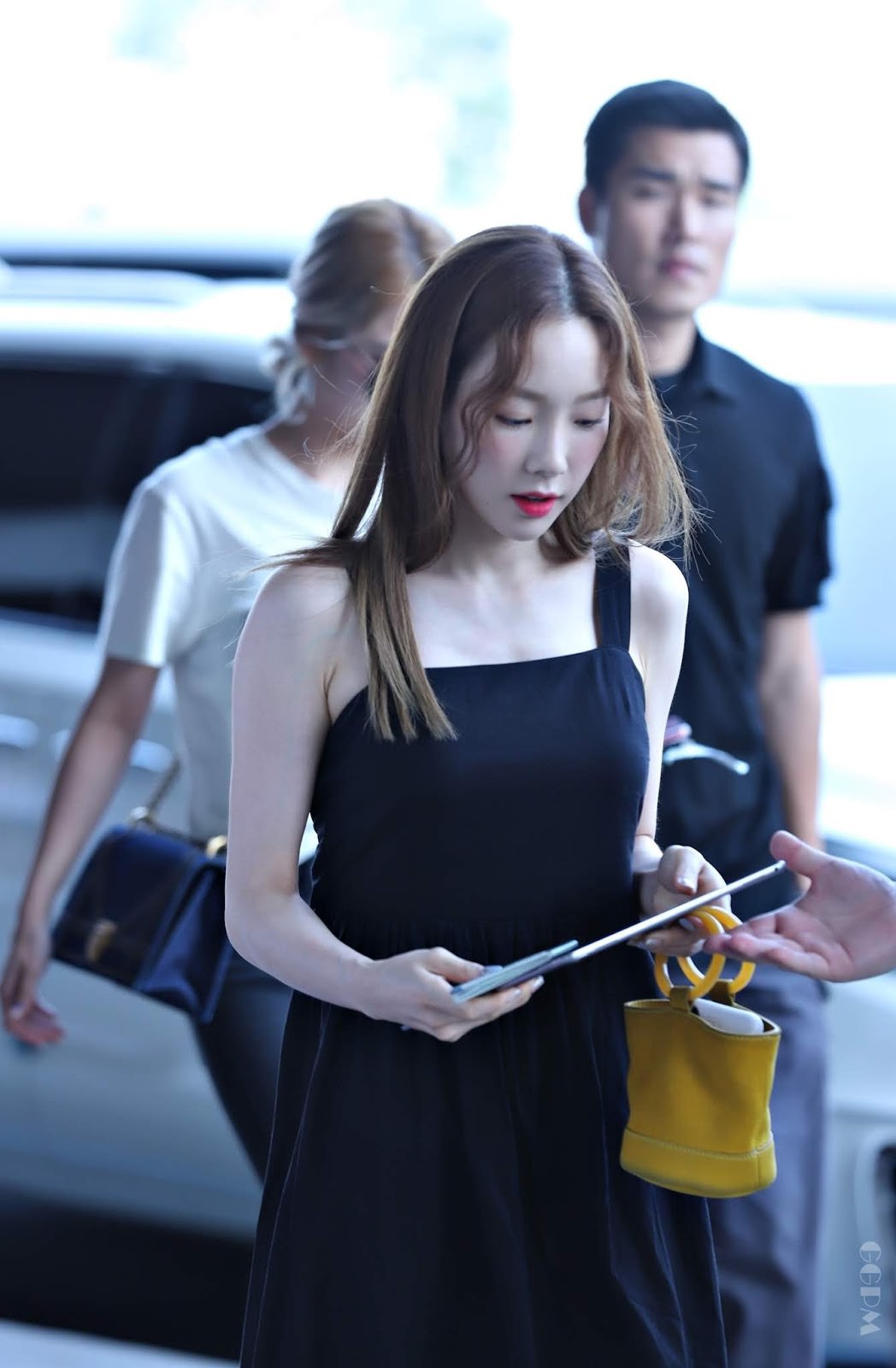 Khi Taeyeon và Jessica Jung cùng “diện chung” 1 chiếc túi, liệu thiết kế này có gì đặc biệt? - Ảnh 2. Khi Taeyeon và Jessica Jung cùng “diện chung” 1 chiếc túi, liệu thiết kế này có gì đặc biệt? - Ảnh 2.