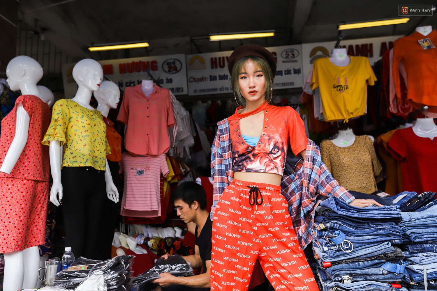 Street style 2 miền: miền Bắc xanh xanh đỏ đỏ cho em nhỏ nó mừng, miền Nam toàn gam màu trung tính - Ảnh 6. Street style 2 miền: miền Bắc xanh xanh đỏ đỏ cho em nhỏ nó mừng, miền Nam toàn gam màu trung tính - Ảnh 6.