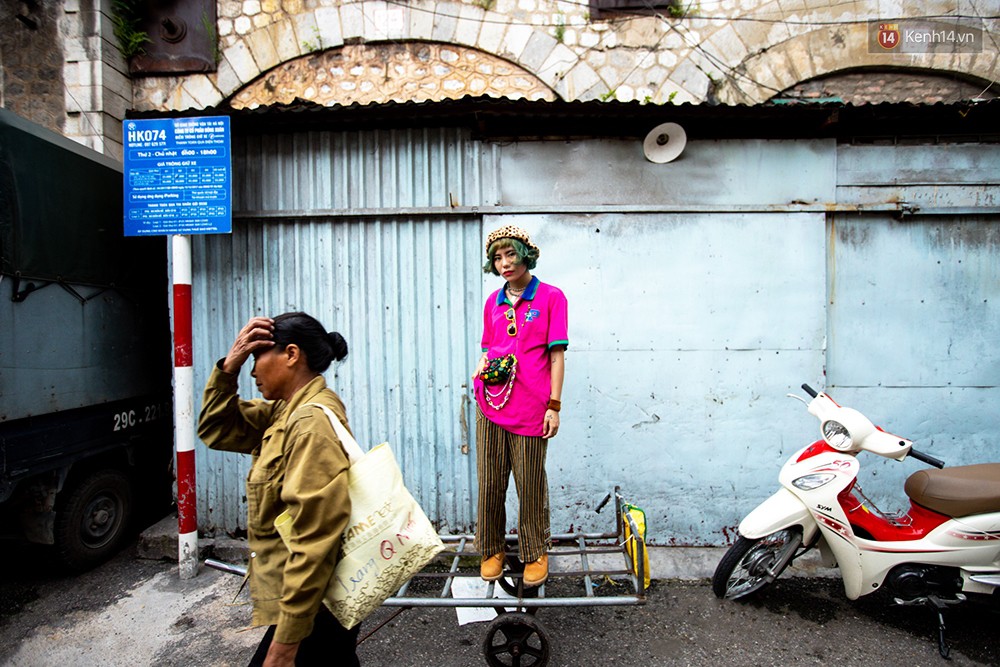 Street style 2 miền: miền Bắc xanh xanh đỏ đỏ cho em nhỏ nó mừng, miền Nam toàn gam màu trung tính - Ảnh 4. Street style 2 miền: miền Bắc xanh xanh đỏ đỏ cho em nhỏ nó mừng, miền Nam toàn gam màu trung tính - Ảnh 4.