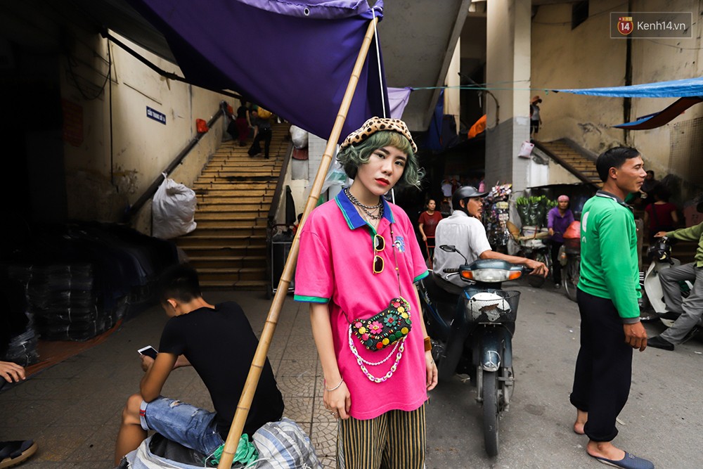 Street style 2 miền: miền Bắc xanh xanh đỏ đỏ cho em nhỏ nó mừng, miền Nam toàn gam màu trung tính - Ảnh 3. Street style 2 miền: miền Bắc xanh xanh đỏ đỏ cho em nhỏ nó mừng, miền Nam toàn gam màu trung tính - Ảnh 3.