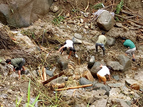 Mưa lũ càn quét Lai Châu: 8 người thương vong, 7 người mất tích - Ảnh 1.